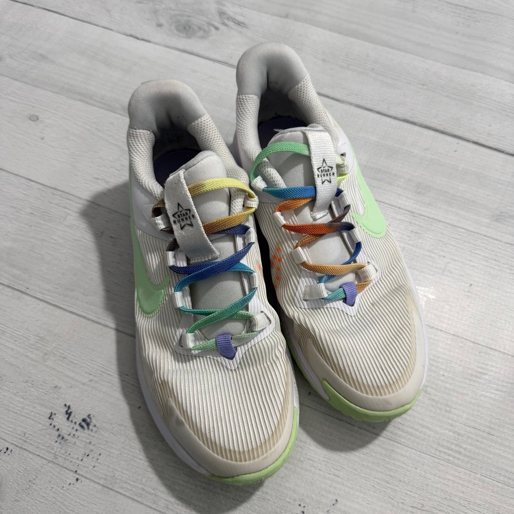 Nike Star Runner Kids Shoes white rainbow laces girls size 2